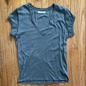 We The Free Charcoal Grey V-Neck Tee woman’s size large